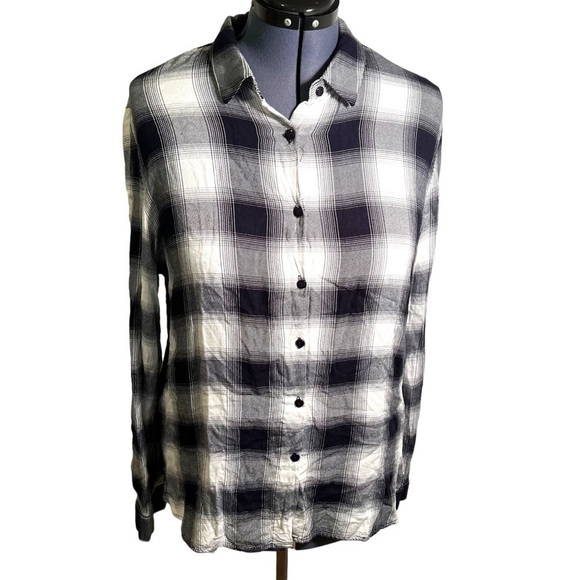 Chelsea & Theodore Tops - Chelsea & Theodore Button Down Flannel Shirt Black White Plaid
